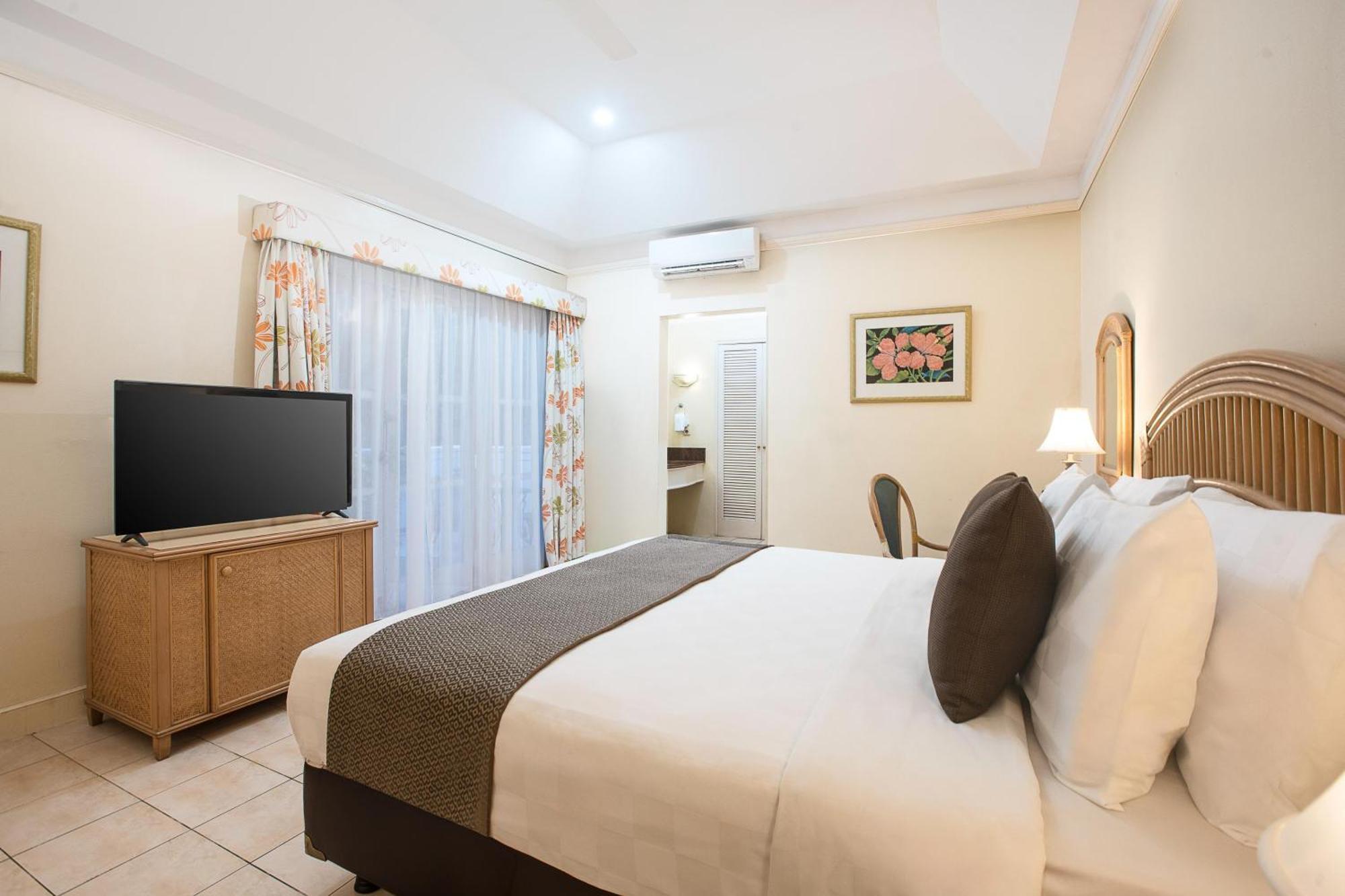 Aryaduta Lippo Village Hotel