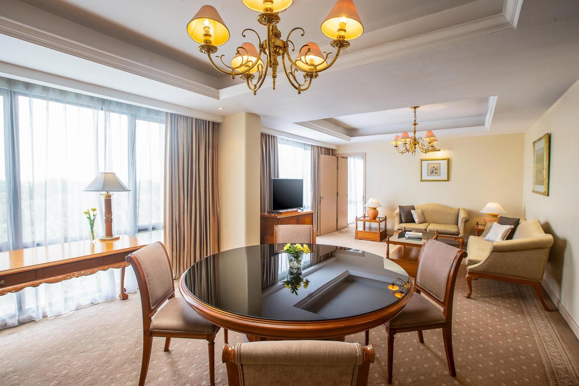Hotel Aryaduta Lippo Village 4*