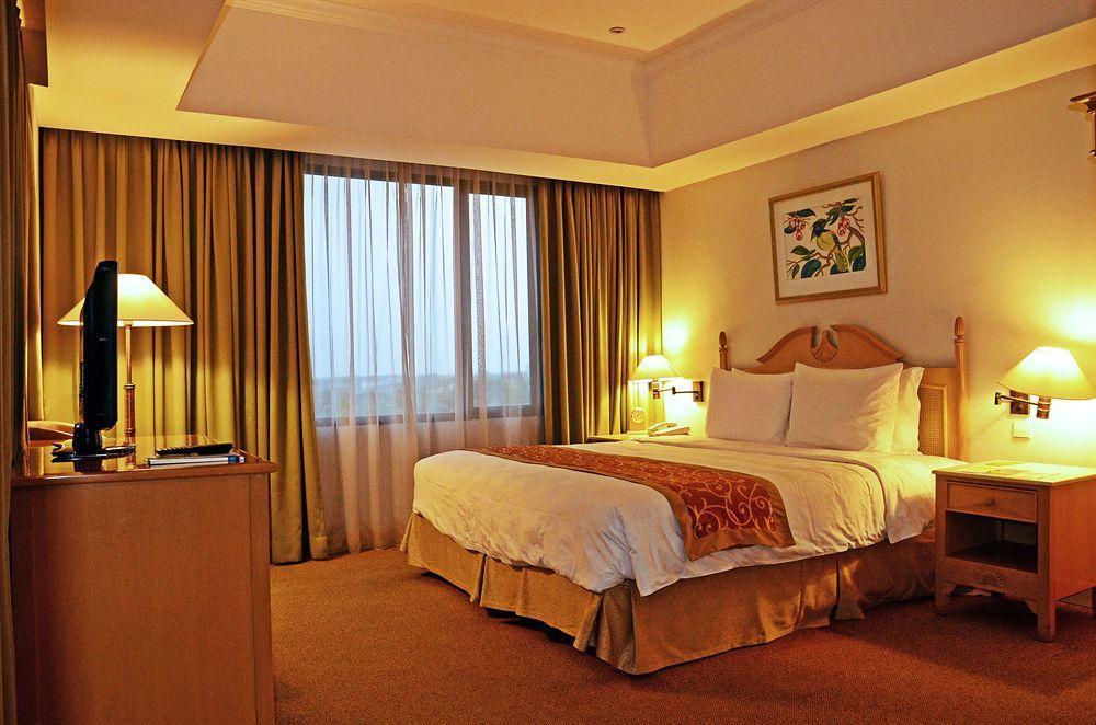 Aryaduta Lippo Village Hotel 4*