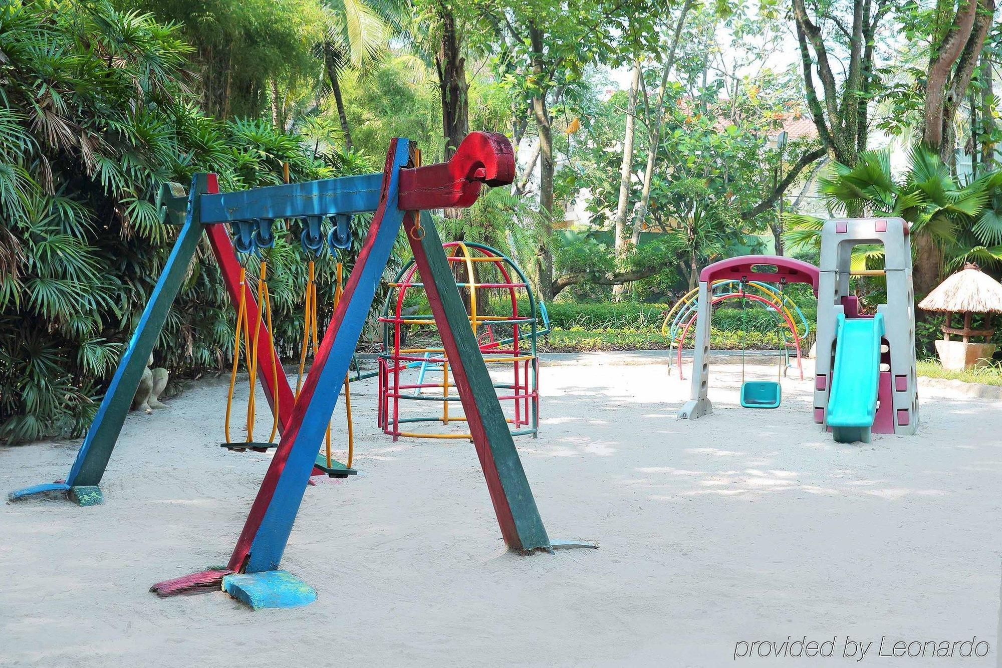 Aryaduta Lippo Village Hotel 4*