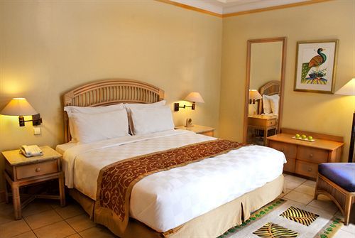 Aryaduta Lippo Village 4*